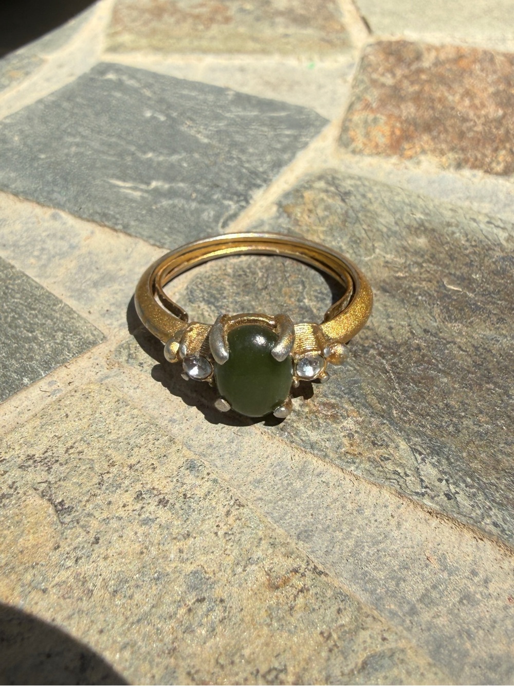 Vintage Avon Oriental Jade Cabochon Adjustable Gold Tone Ring